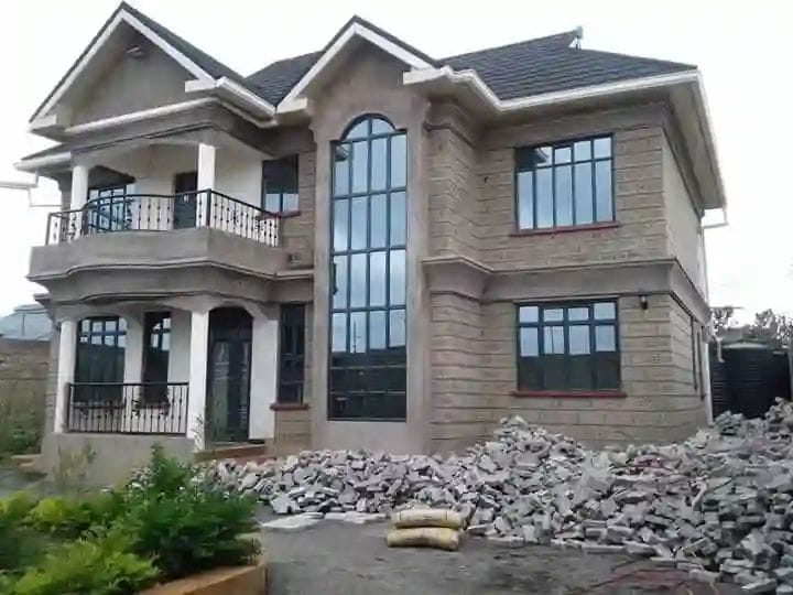 Stone-clad maisonette with glazing