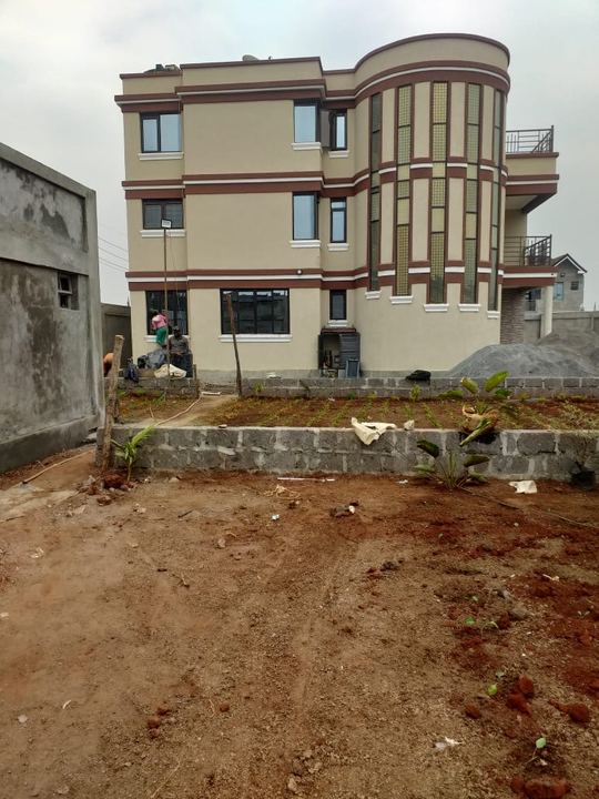Three-storey residence with a curved bay